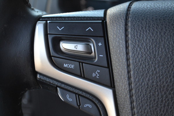 Toyota Land Cruiser 150 2.8 D-4D-F Executive Window Van