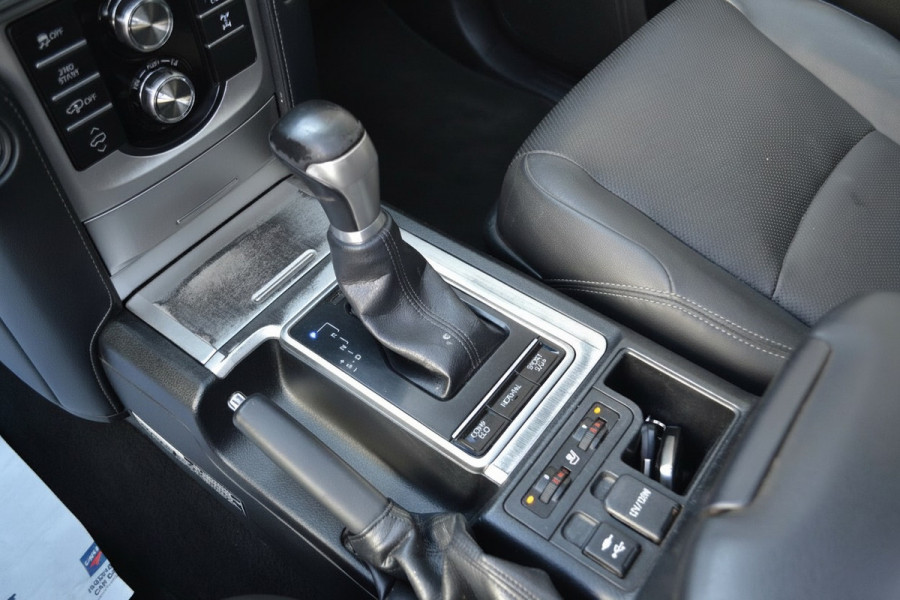 Toyota Land Cruiser 150 2.8 D-4D-F Executive Window Van