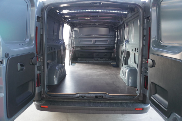 Renault Trafic 2.0 Blue dCi 130PK L2H1 Advance Schuifdeur L+R Black Edition Nr. V058 | Airco | Cruise | Navigatie | Camera | All season+ 20" LM Velgen
