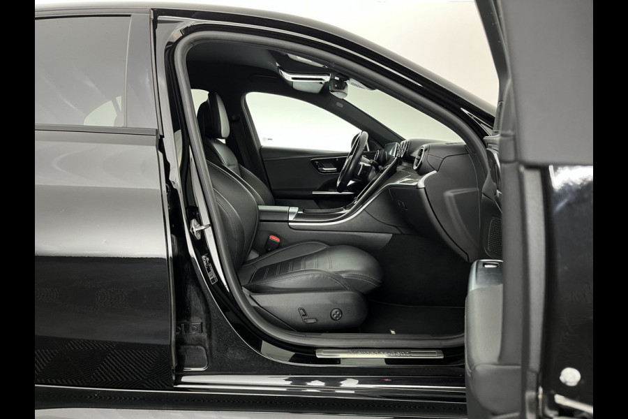 Mercedes-Benz C-Klasse 180 AMG Line (INCL.BTW) *LEATHER | FULL-LED | HEATED-SPORTSEATS | DIGI-COCKPIT | BLINDSPOT | CAMERA | DAB | AMBIENT-LIGHT | SHIFT-PADDLES | PRIVACY-GLASS | ECC | PDC | CRUISE | 19''ALU*