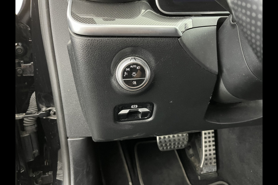 Mercedes-Benz C-Klasse 180 AMG Line (INCL.BTW) *LEATHER | FULL-LED | HEATED-SPORTSEATS | DIGI-COCKPIT | BLINDSPOT | CAMERA | DAB | AMBIENT-LIGHT | SHIFT-PADDLES | PRIVACY-GLASS | ECC | PDC | CRUISE | 19''ALU*
