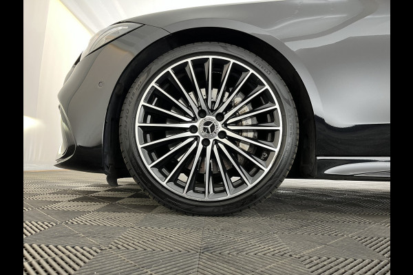 Mercedes-Benz C-Klasse 180 AMG Line (INCL.BTW) *LEATHER | FULL-LED | HEATED-SPORTSEATS | DIGI-COCKPIT | BLINDSPOT | CAMERA | DAB | AMBIENT-LIGHT | SHIFT-PADDLES | PRIVACY-GLASS | ECC | PDC | CRUISE | 19''ALU*