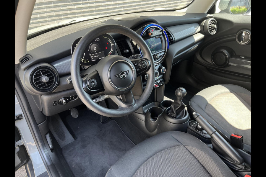 MINI Hatchback Cooper 3 deurs / Airconditioning / Elektrisch Pakket / DAB / 16 Inch / Chrome Line