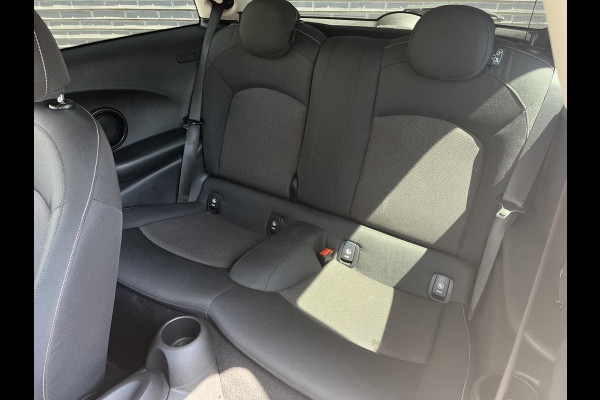 MINI Hatchback Cooper 3 deurs / Airconditioning / Elektrisch Pakket / DAB / 16 Inch / Chrome Line