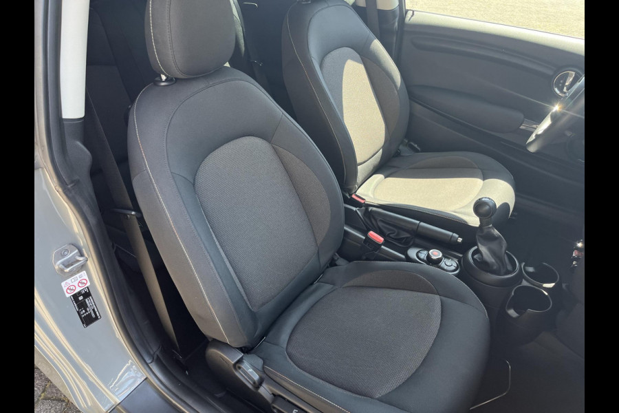 MINI Hatchback Cooper 3 deurs / Airconditioning / Elektrisch Pakket / DAB / 16 Inch / Chrome Line