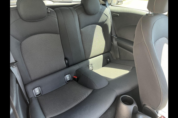 MINI Hatchback Cooper 3 deurs / Airconditioning / Elektrisch Pakket / DAB / 16 Inch / Chrome Line