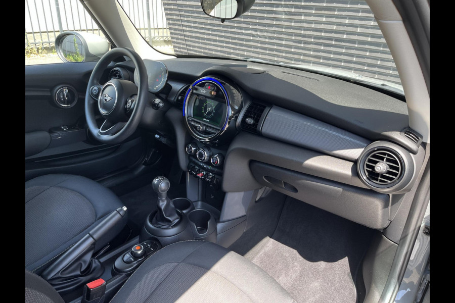 MINI Hatchback Cooper 3 deurs / Airconditioning / Elektrisch Pakket / DAB / 16 Inch / Chrome Line