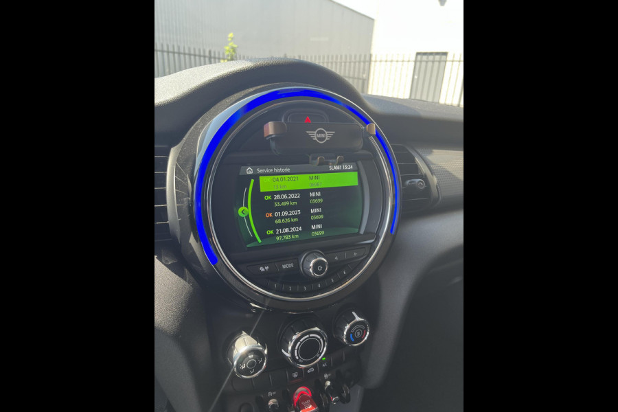 MINI Hatchback Cooper 3 deurs / Airconditioning / Elektrisch Pakket / DAB / 16 Inch / Chrome Line
