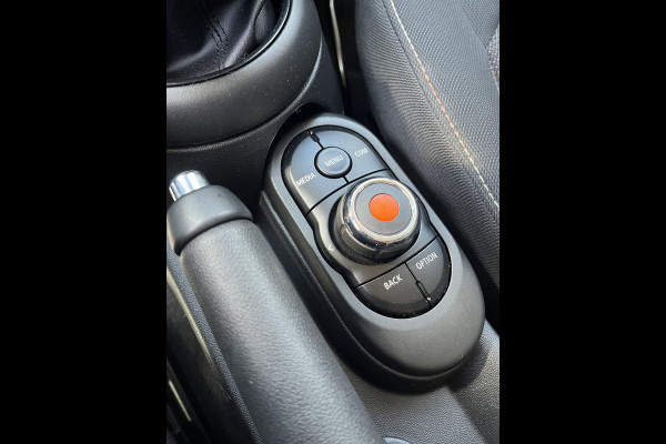 MINI Hatchback Cooper 3 deurs / Airconditioning / Elektrisch Pakket / DAB / 16 Inch / Chrome Line