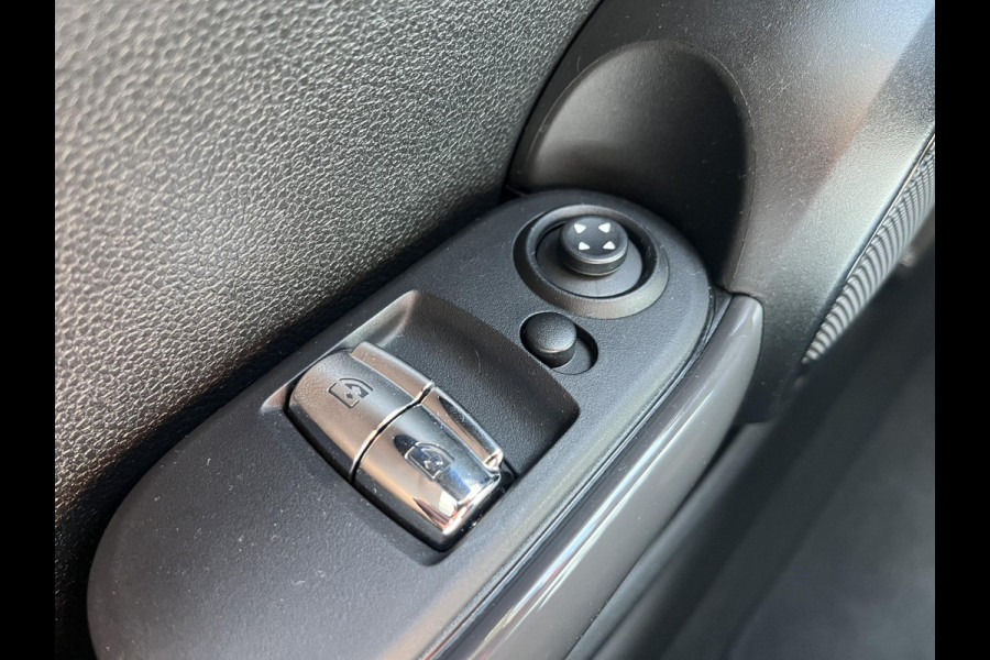 MINI Hatchback Cooper 3 deurs / Airconditioning / Elektrisch Pakket / DAB / 16 Inch / Chrome Line