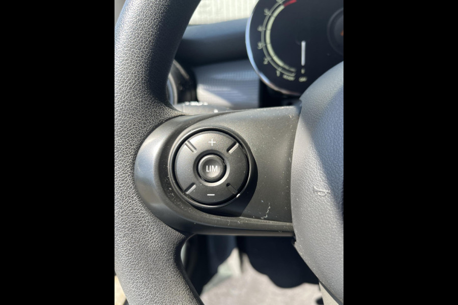 MINI Hatchback Cooper 3 deurs / Airconditioning / Elektrisch Pakket / DAB / 16 Inch / Chrome Line