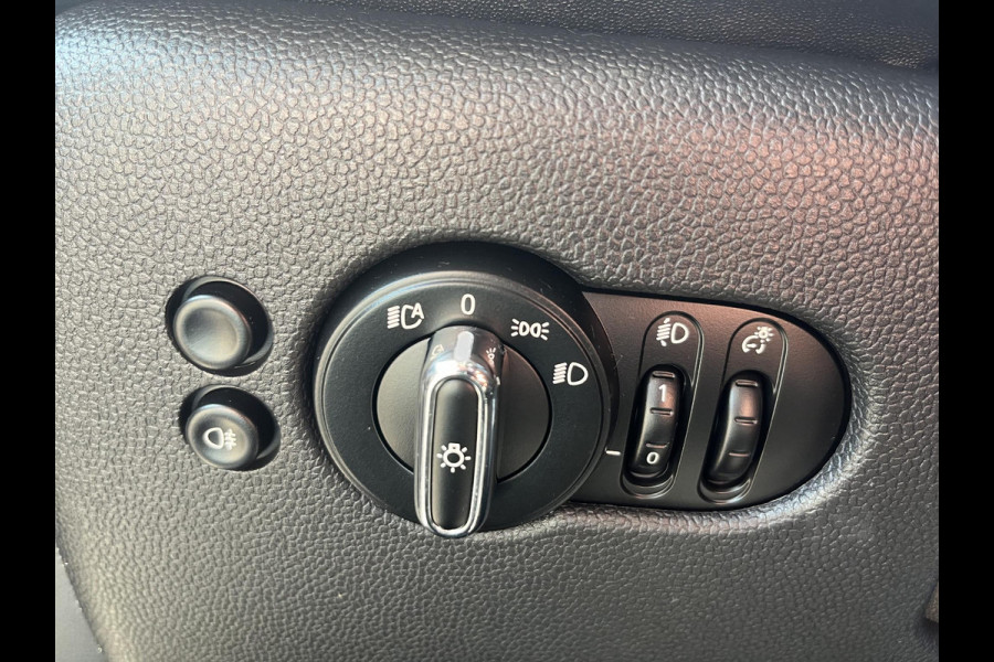 MINI Hatchback Cooper 3 deurs / Airconditioning / Elektrisch Pakket / DAB / 16 Inch / Chrome Line