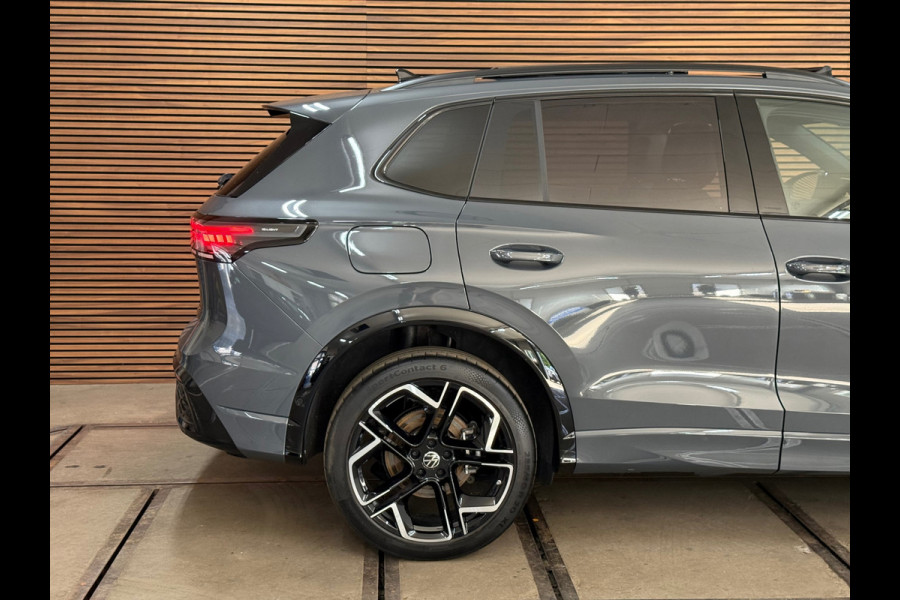 Volkswagen Tiguan 1.5 eHybrid R-Line 272 PK | Garantie tot 2030 | Dolphin Grey | IQ.Light HD | Leder | H/K Sound | Pano | Trekhaak