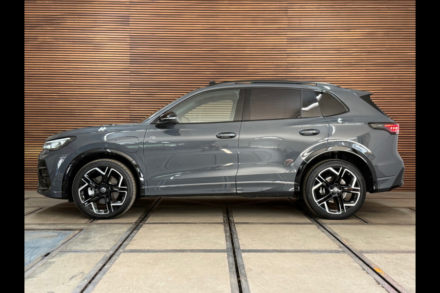 Volkswagen Tiguan 1.5 eHybrid R-Line 272 PK | Garantie tot 2030 | Dolphin Grey | IQ.Light HD | Leder | H/K Sound | Pano | Trekhaak