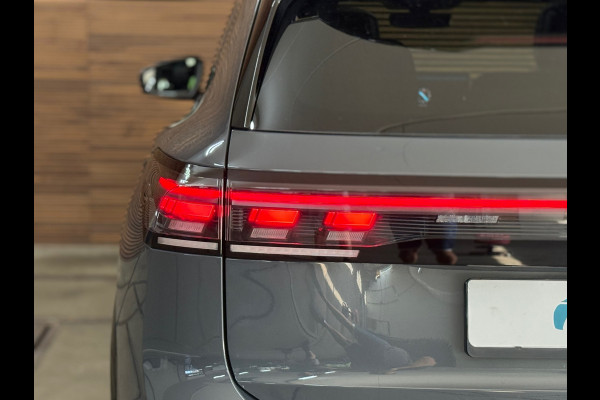 Volkswagen Tiguan 1.5 eHybrid R-Line 272 PK | Garantie tot 2030 | Dolphin Grey | IQ.Light HD | Leder | H/K Sound | Pano | Trekhaak