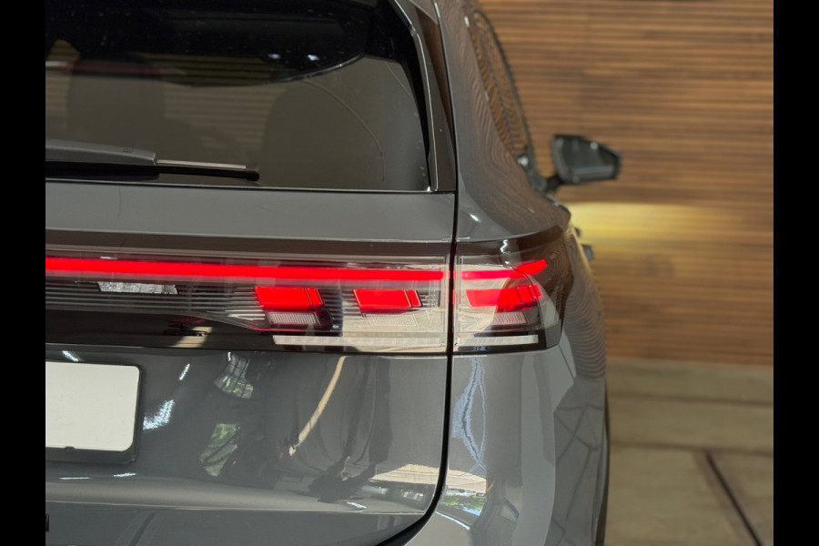 Volkswagen Tiguan 1.5 eHybrid R-Line 272 PK | Garantie tot 2030 | Dolphin Grey | IQ.Light HD | Leder | H/K Sound | Pano | Trekhaak