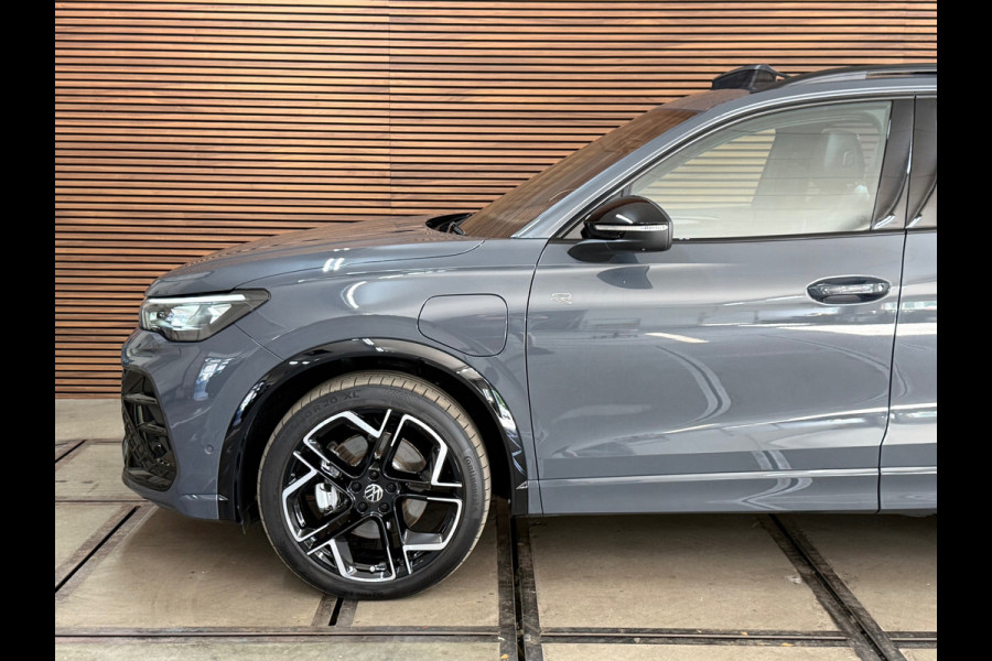 Volkswagen Tiguan 1.5 eHybrid R-Line 272 PK | Garantie tot 2030 | Dolphin Grey | IQ.Light HD | Leder | H/K Sound | Pano | Trekhaak