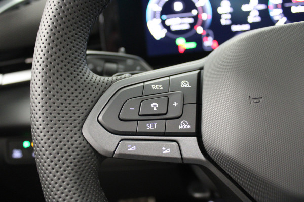 Volkswagen T-Roc 1.5 eTsi R-Line First Edition