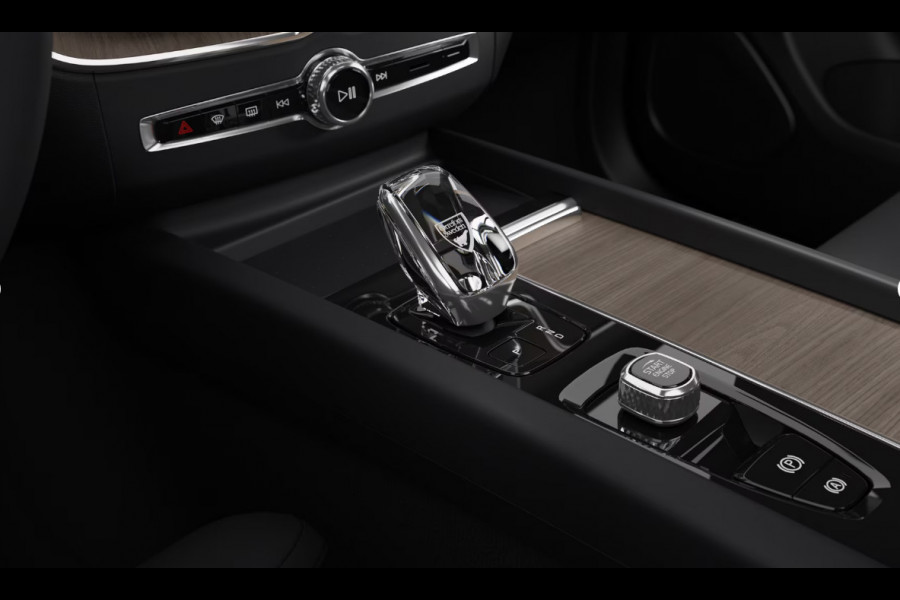 Volvo XC60 T6 350PK Automaat Plug-in hybrid AWD Plus Bright Panoramisch schuif-kanteldak / Head up display / 360 graden rondomzicht camara / 20" licht metalen velgen