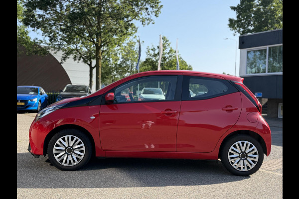 Toyota Aygo 1.0 VVT-i x-play AUTOMAAT | APPLE CARPLAY / ANDROID AUTO | CAMERA | AIRCO | ONDERHOUD UITGEVOERD | DIRECT LEVERBAAR |