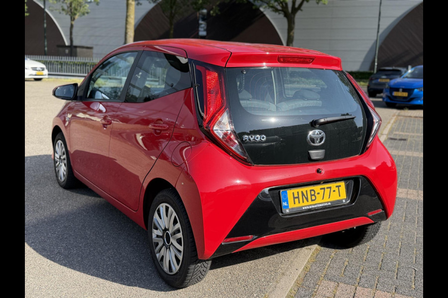 Toyota Aygo 1.0 VVT-i x-play AUTOMAAT | APPLE CARPLAY / ANDROID AUTO | CAMERA | AIRCO | ONDERHOUD UITGEVOERD | DIRECT LEVERBAAR |