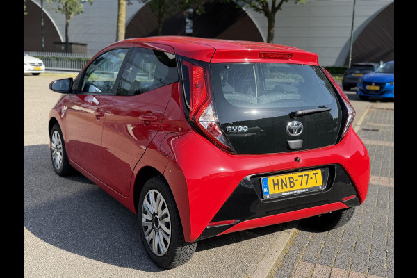 Toyota Aygo 1.0 VVT-i x-play AUTOMAAT | APPLE CARPLAY / ANDROID AUTO | CAMERA | AIRCO | ONDERHOUD UITGEVOERD | DIRECT LEVERBAAR |