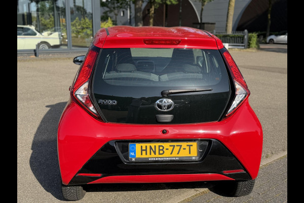 Toyota Aygo 1.0 VVT-i x-play AUTOMAAT | APPLE CARPLAY / ANDROID AUTO | CAMERA | AIRCO | ONDERHOUD UITGEVOERD | DIRECT LEVERBAAR |