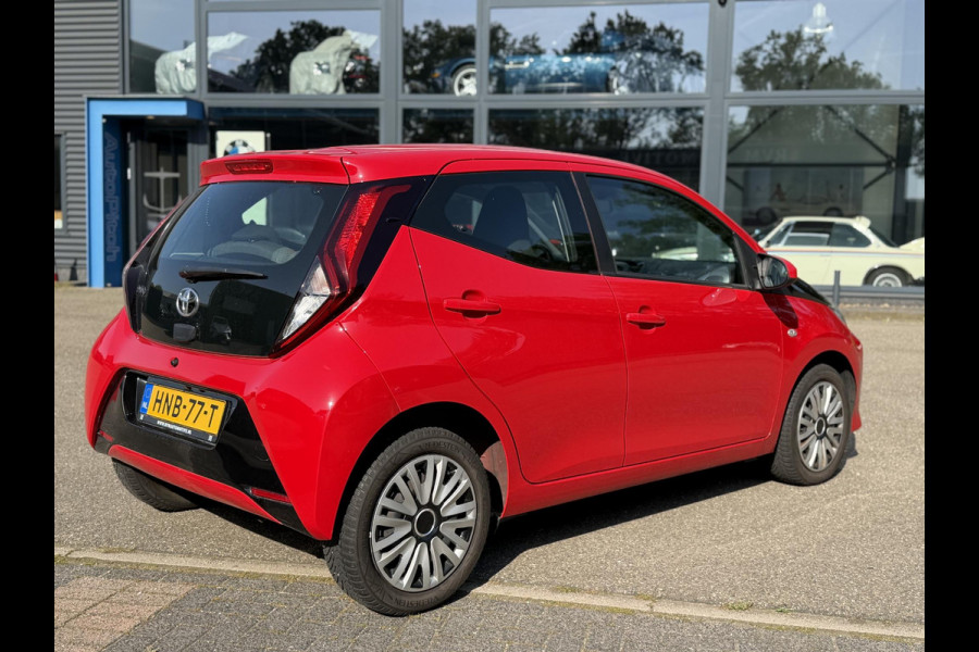 Toyota Aygo 1.0 VVT-i x-play AUTOMAAT | APPLE CARPLAY / ANDROID AUTO | CAMERA | AIRCO | ONDERHOUD UITGEVOERD | DIRECT LEVERBAAR |