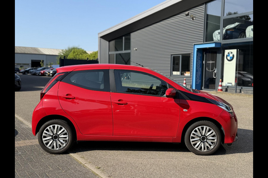 Toyota Aygo 1.0 VVT-i x-play AUTOMAAT | APPLE CARPLAY / ANDROID AUTO | CAMERA | AIRCO | ONDERHOUD UITGEVOERD | DIRECT LEVERBAAR |