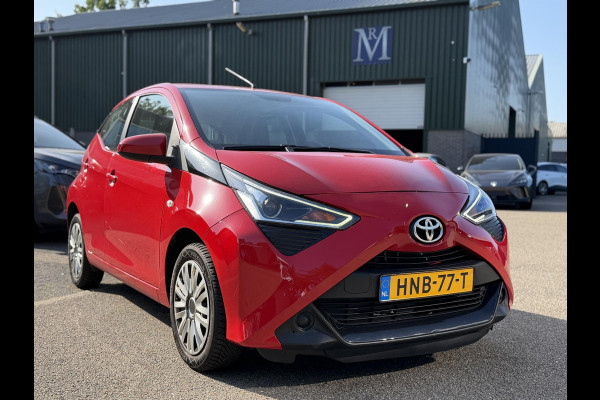 Toyota Aygo 1.0 VVT-i x-play AUTOMAAT | APPLE CARPLAY / ANDROID AUTO | CAMERA | AIRCO | ONDERHOUD UITGEVOERD | DIRECT LEVERBAAR |