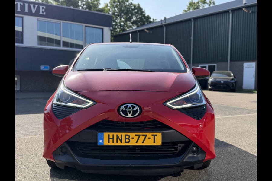 Toyota Aygo 1.0 VVT-i x-play AUTOMAAT | APPLE CARPLAY / ANDROID AUTO | CAMERA | AIRCO | ONDERHOUD UITGEVOERD | DIRECT LEVERBAAR |