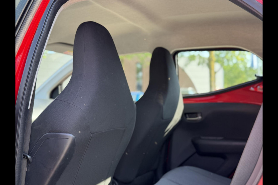 Toyota Aygo 1.0 VVT-i x-play AUTOMAAT | APPLE CARPLAY / ANDROID AUTO | CAMERA | AIRCO | ONDERHOUD UITGEVOERD | DIRECT LEVERBAAR |