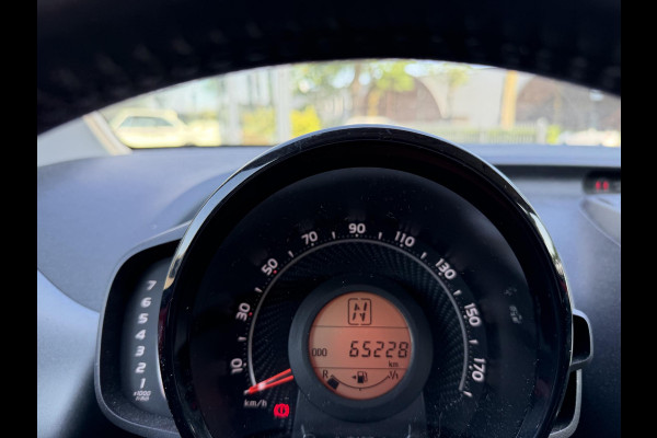 Toyota Aygo 1.0 VVT-i x-play AUTOMAAT | APPLE CARPLAY / ANDROID AUTO | CAMERA | AIRCO | ONDERHOUD UITGEVOERD | DIRECT LEVERBAAR |