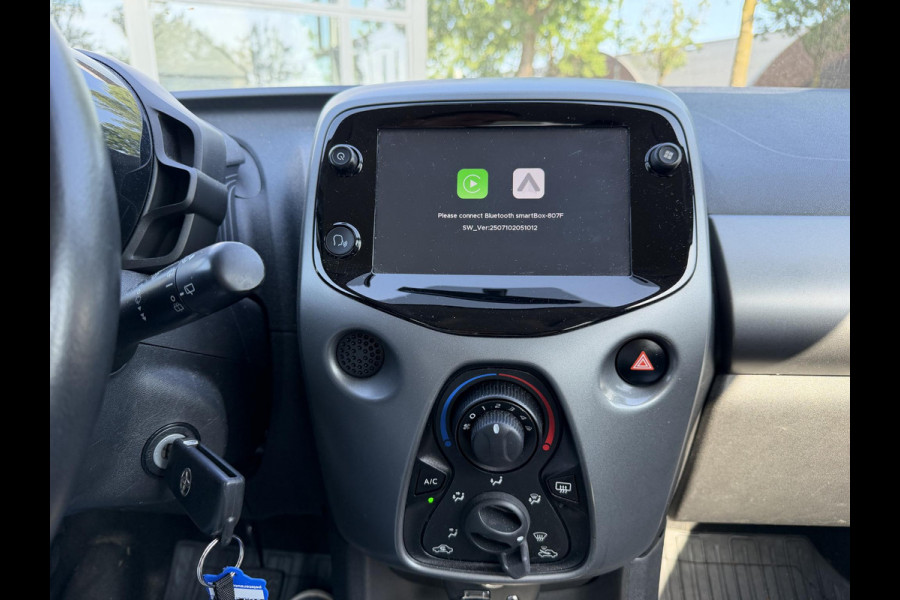 Toyota Aygo 1.0 VVT-i x-play AUTOMAAT | APPLE CARPLAY / ANDROID AUTO | CAMERA | AIRCO | ONDERHOUD UITGEVOERD | DIRECT LEVERBAAR |