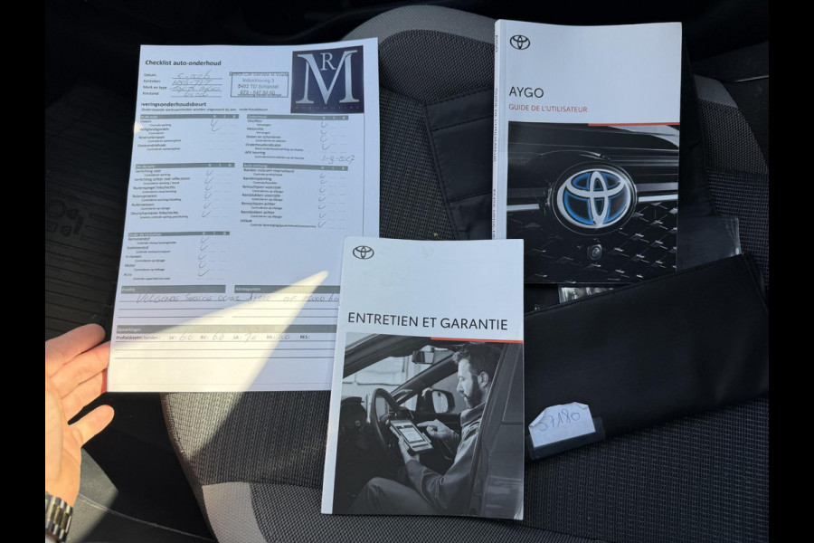 Toyota Aygo 1.0 VVT-i x-play AUTOMAAT | APPLE CARPLAY / ANDROID AUTO | CAMERA | AIRCO | ONDERHOUD UITGEVOERD | DIRECT LEVERBAAR |