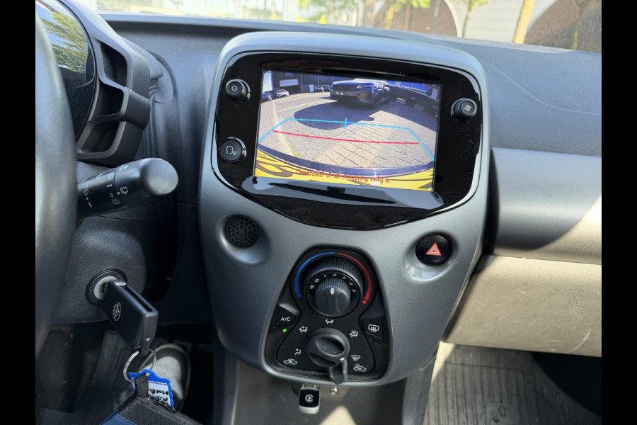 Toyota Aygo 1.0 VVT-i x-play AUTOMAAT | APPLE CARPLAY / ANDROID AUTO | CAMERA | AIRCO | ONDERHOUD UITGEVOERD | DIRECT LEVERBAAR |