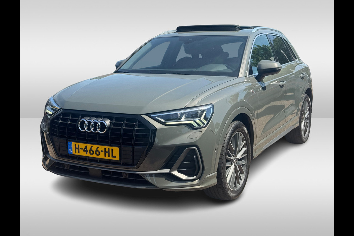 Audi Q3 45 TFSI quattro S Line edition one / Panoramadak / Camera / Keyless / B&O / Matrix LED / 19'' / CarPlay / Elektr. Stoelen / Sfeerverlichting / Dodehoek / DAB / Stoelverwarming / ACC