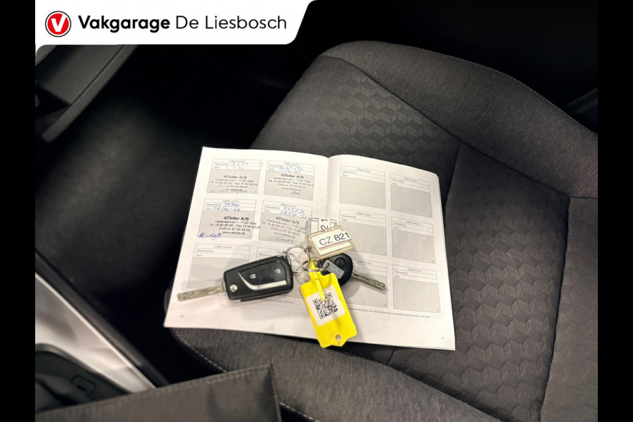 Toyota Yaris 1.5 Hybrid Business Plus automaat/ stuur en stoel verwarming / navigatie /camera