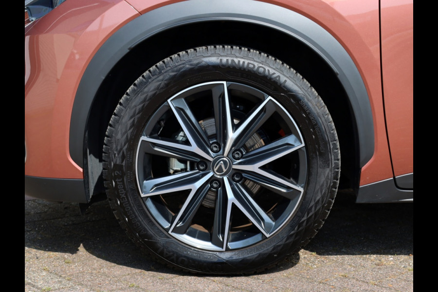 Lexus LBX Cool 2WD | Leder/Alcantara | Memory Seat | Dodehoek