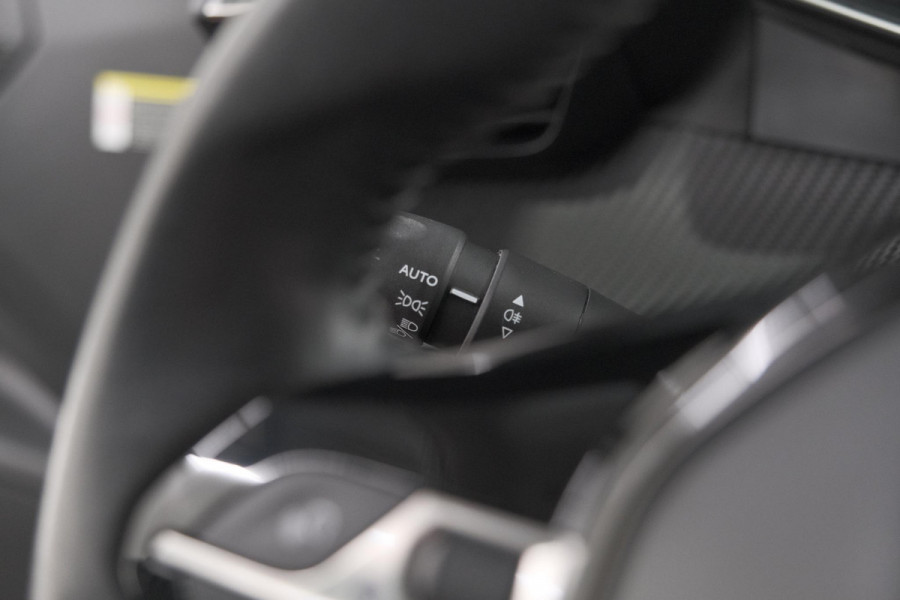 Peugeot 2008 PureTech 130 Blue Lease Allure | Camera | Apple Carplay | Parkeersensoren | Climate Control