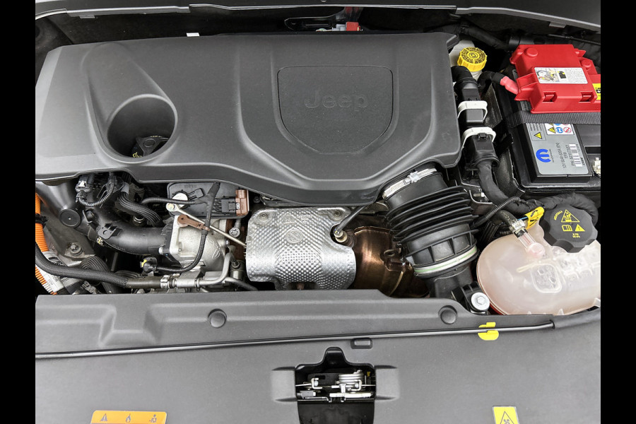 Jeep Compass 4xe 240PK Plug-in Hybrid Electric S / Pdc+Camera / Two- Tone / Leder / Stoel-Stuurverwarming / Navigatie / APK 07-2027