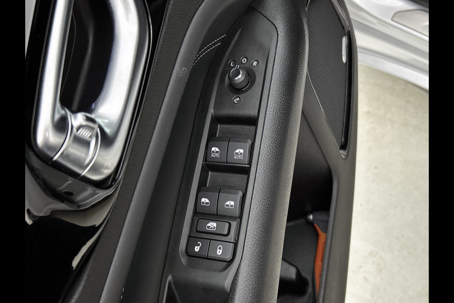 Jeep Compass 4xe 240PK Plug-in Hybrid Electric S / Pdc+Camera / Two- Tone / Leder / Stoel-Stuurverwarming / Navigatie / APK 07-2027