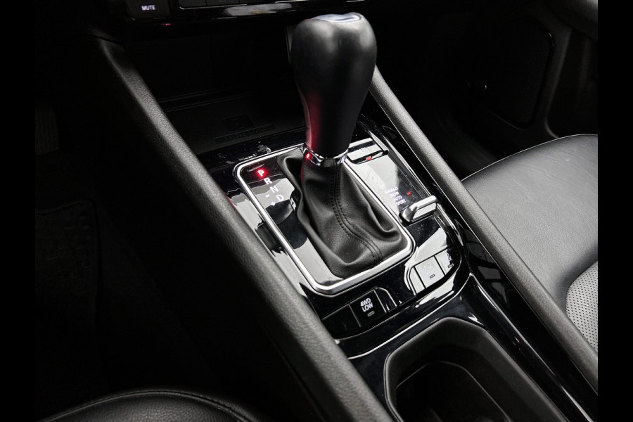 Jeep Compass 4xe 240PK Plug-in Hybrid Electric S / Pdc+Camera / Two- Tone / Leder / Stoel-Stuurverwarming / Navigatie / APK 07-2027