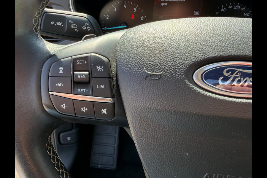 Ford FOCUS Wagon 1.5 AUT Vignale | Open dak | Trekhaak |
