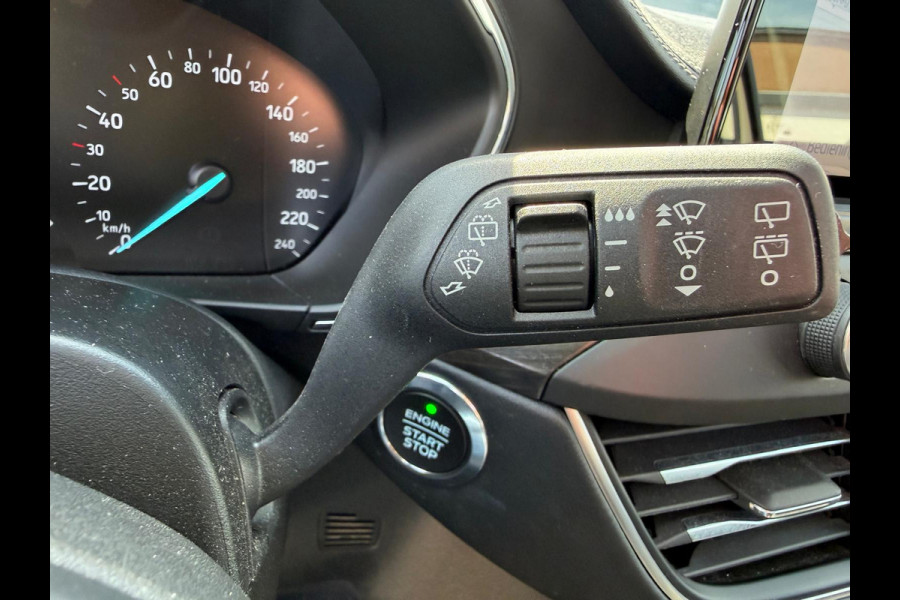 Ford FOCUS Wagon 1.5 AUT Vignale | Open dak | Trekhaak |