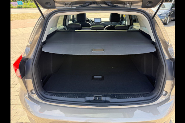 Ford FOCUS Wagon 1.5 AUT Vignale | Open dak | Trekhaak |