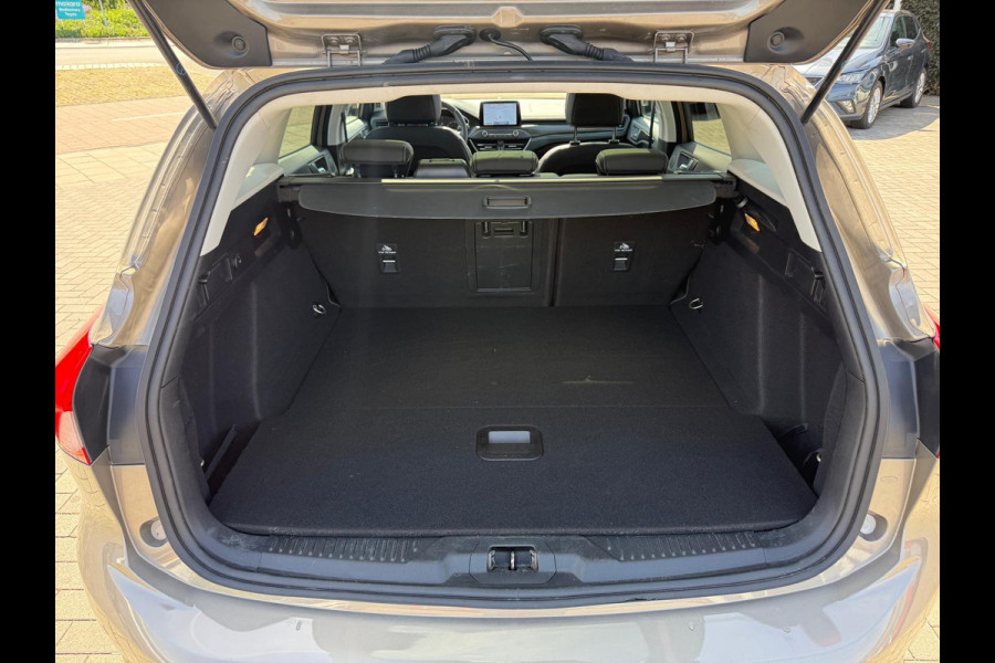 Ford FOCUS Wagon 1.5 AUT Vignale | Open dak | Trekhaak |