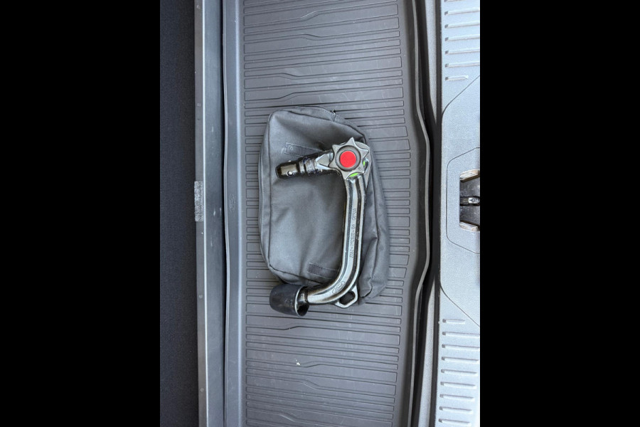 Ford FOCUS Wagon 1.5 AUT Vignale | Open dak | Trekhaak |