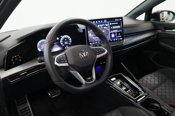 Volkswagen Golf 1.5 eTSI R-Line Edition Panoramadak IQ-Led 24 Maanden garantie* (Vraag naar de voorwaarden)