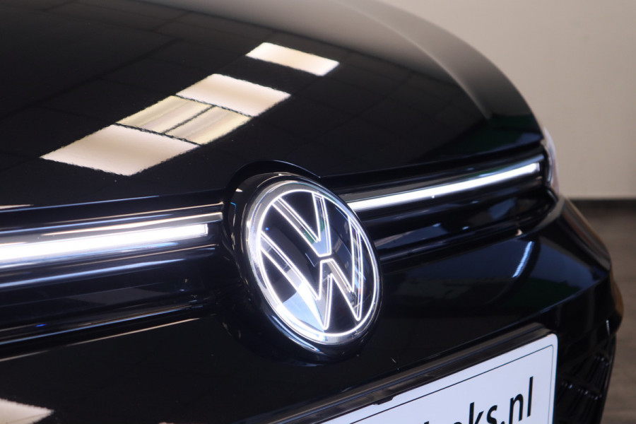 Volkswagen Golf 1.5 eTSI R-Line Edition Panoramadak IQ-Led 24 Maanden garantie* (Vraag naar de voorwaarden)